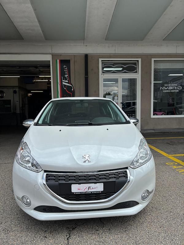 Gebraucht 2014 Peugeot 208 Style Kleinwagen | CHF 4’890 (Fairer Preis) - Bild 1/4
