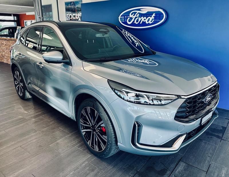 Grau Gebraucht 2025 Ford Kuga ST-Line X SUV | CHF 44’800 - Bild 1/4