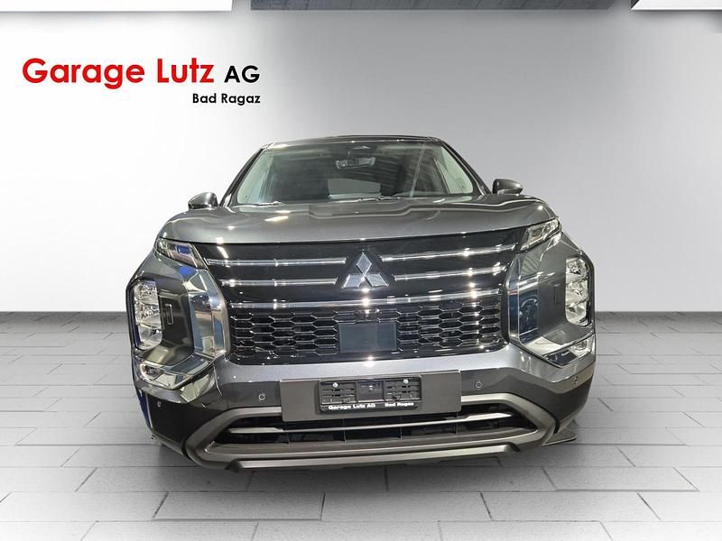 Neu Mitsubishi Outlander P-HEV Invite 306 PS (225 kW) 2025 SUV