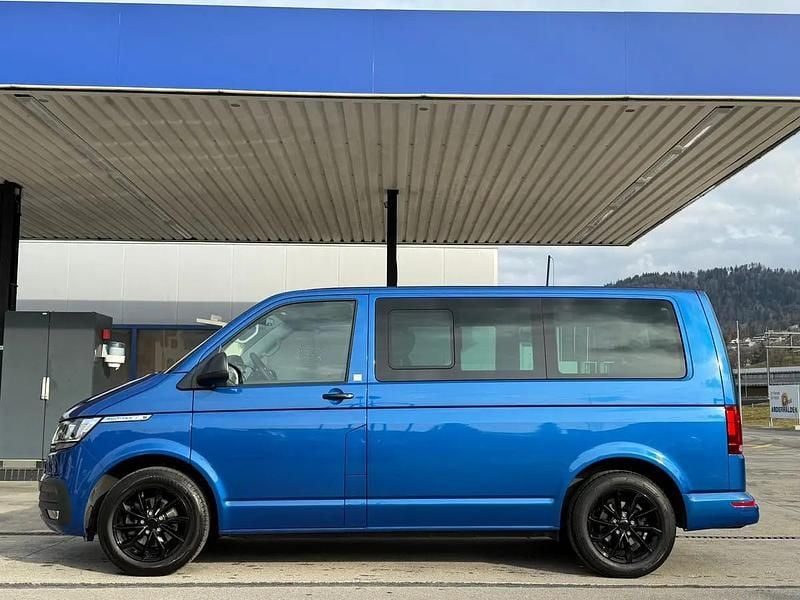 Gebraucht VW Multivan Trendline 150 PS (110 kW) 2026 Blau Van