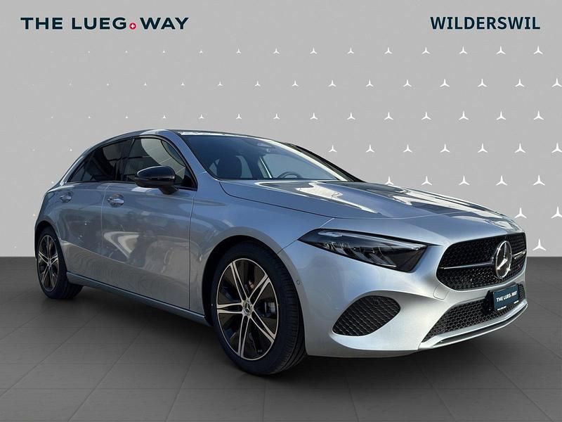 Gebraucht Mercedes A200 AMG line 177 PS (130 kW) 2025 Silber Limousine