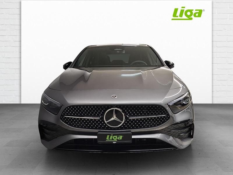 Neu Mercedes A200 AMG line 177 PS (130 kW) 2025 Limousine