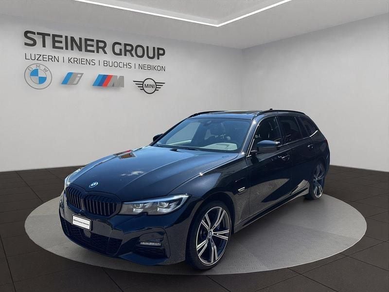 Schwarz Gebraucht 2021 BMW 320e M Sport Kombi | CHF 27’900 (Fairer Preis) - Bild 1/4