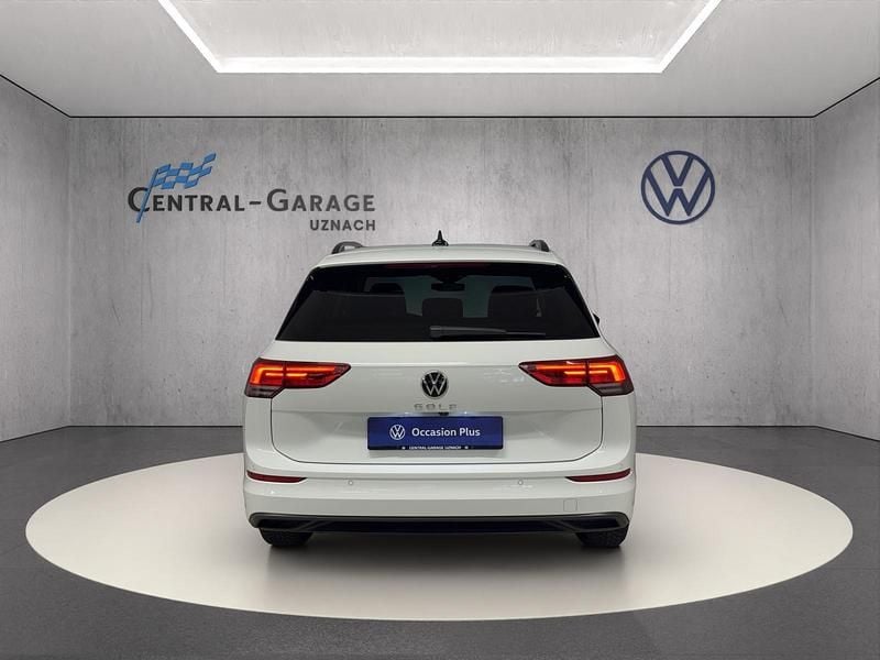 Gebraucht VW Golf VIII Life 115 PS (84 kW) 2021 Weiss Kombi