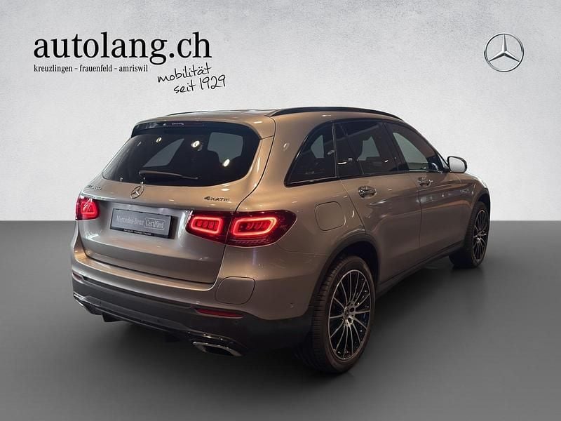 Gebraucht Mercedes GLC300e AMG line 333 PS (244 kW) 2022 Silber SUV