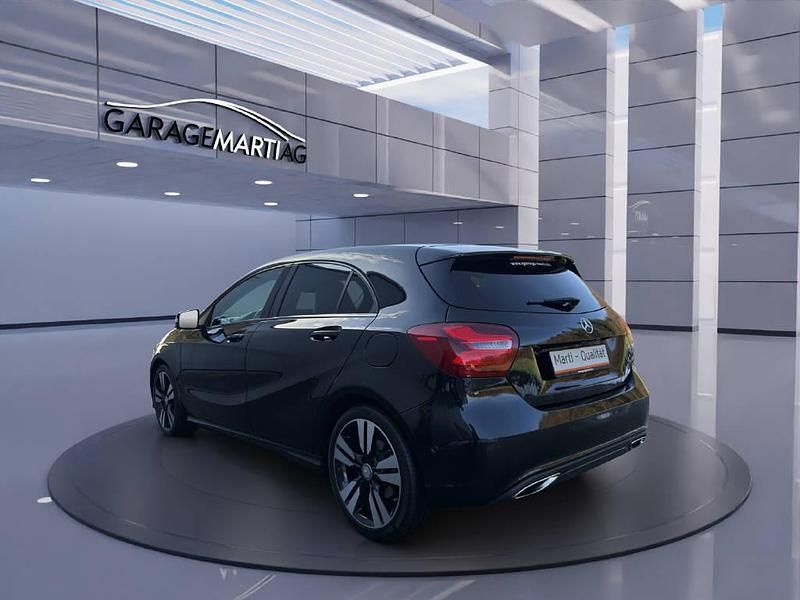 Gebraucht Mercedes A200 Urban 156 PS (114 kW) 2016 Schwarz Limousine