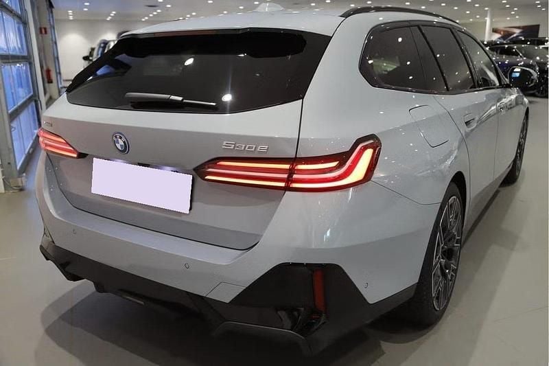 Neu BMW 530e M Sport 299 PS (219 kW) 2025 Kombi