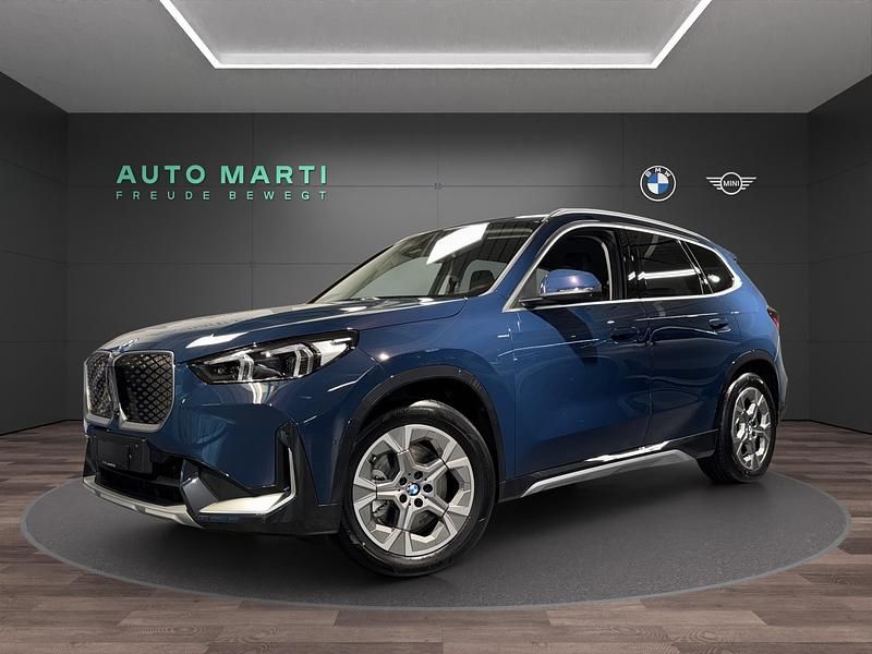 Blau Neu 2025 BMW iX1 Comfort Edition SUV | CHF 63’900 (Superpreis) - Bild 1/4