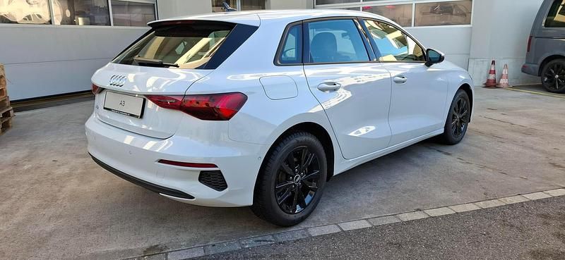 Gebraucht Audi A3 Attraction 150 PS (110 kW) 2022 Weiss Limousine