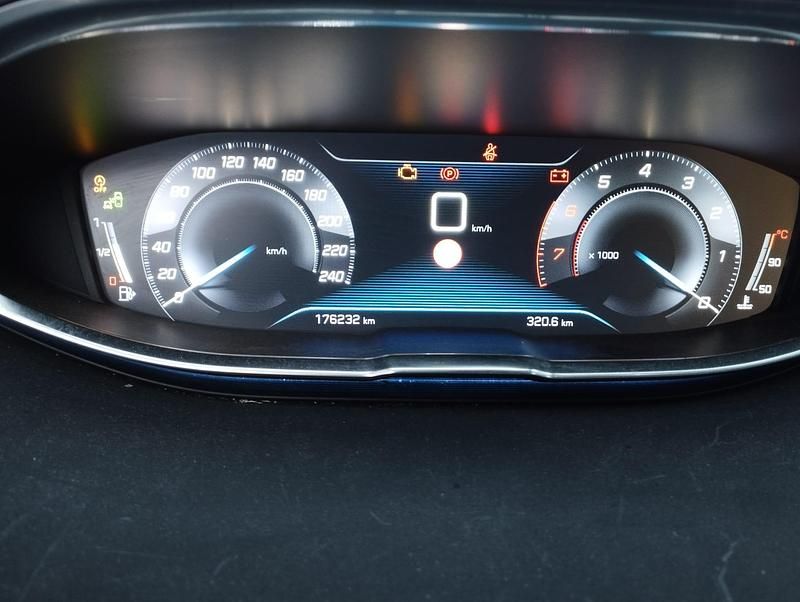 Gebraucht Peugeot 5008 Allure 130 PS (95 kW) 2019 SUV