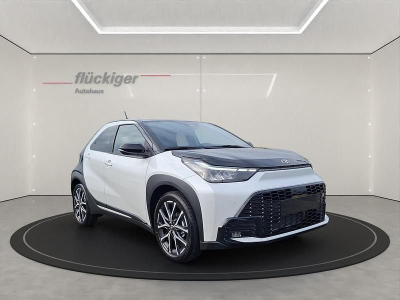 Neu Toyota Aygo X Sport 116 PS (85 kW) 2025 Weiss SUV