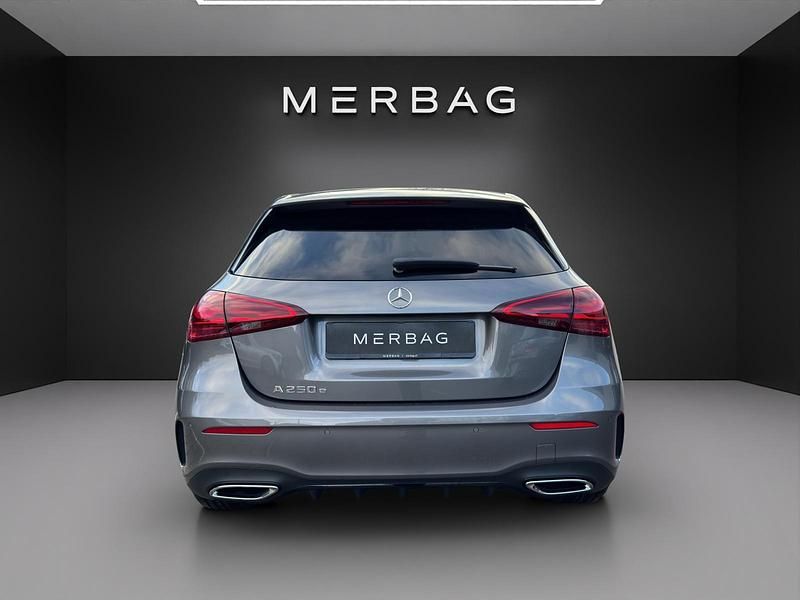 Neu Mercedes A250 218 PS (160 kW) 2025 Grau Limousine