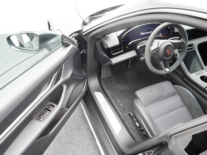 Gebraucht Porsche Taycan Cross Turismo 319 kW (435 PS) 2025 Grau Limousine