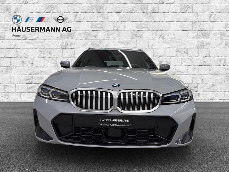 Gebraucht BMW 330 M Sport 285 PS (209 kW) 2022 Kombi