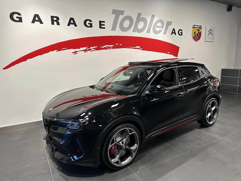 Neu Alfa Romeo Junior Veloce 205 kW (280 PS) 2025 Schwarz SUV