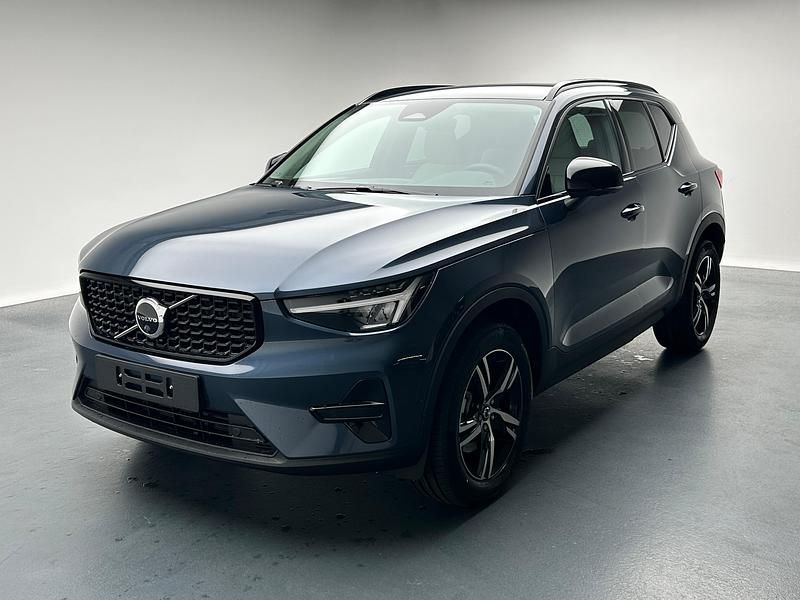 Blau Neu 2025 Volvo XC40 Plus SUV | CHF 60’960 - Bild 1/4