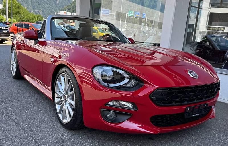 Rot Gebraucht 2017 Fiat 124 Spider Lusso Cabrio | CHF 21’900 (Guter Preis) - Bild 1/4