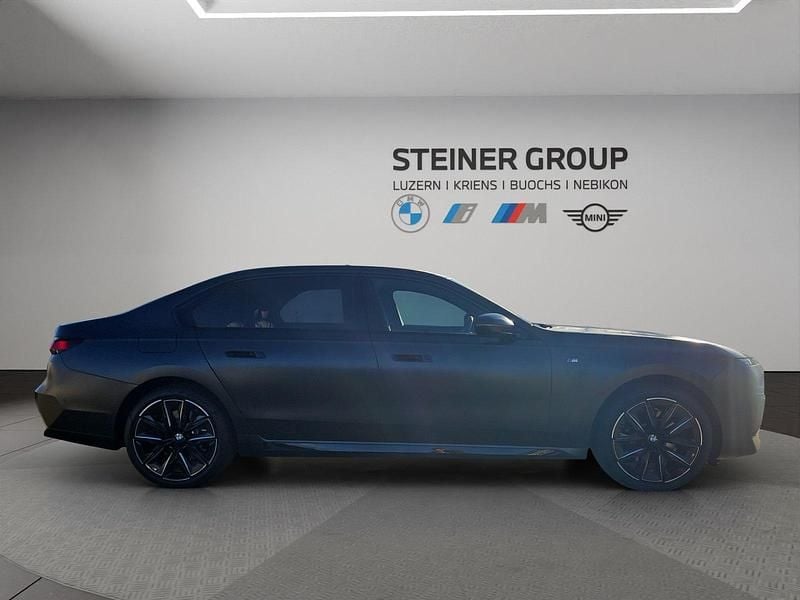Neu BMW 740 M Sport 286 PS (210 kW) 2025 Grau Limousine