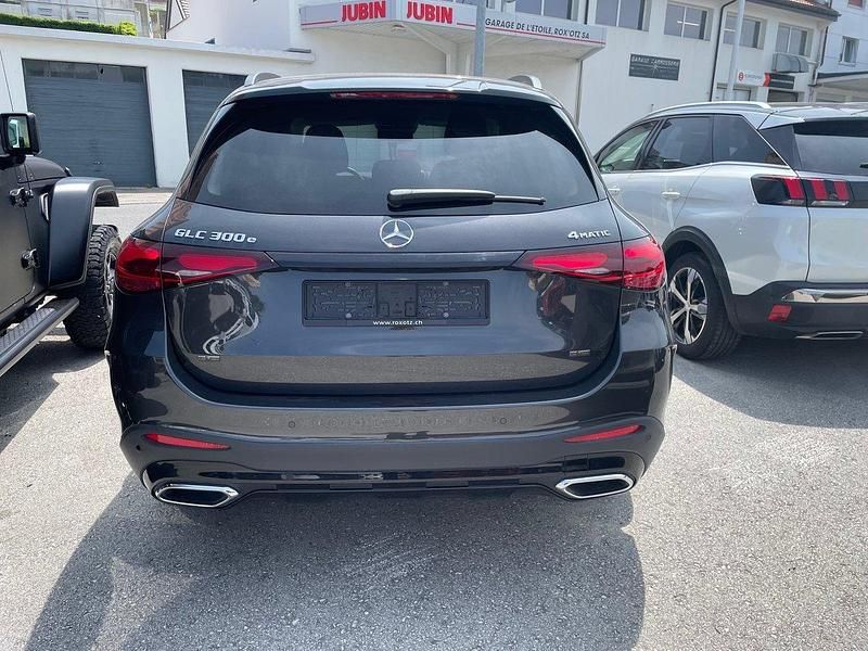 Gebraucht Mercedes GLC300e 204 PS (150 kW) 2023 Grau SUV