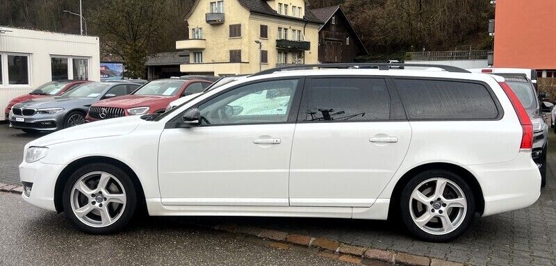 Gebraucht Volvo V70 Momentum 181 PS (133 kW) 2015 Kombi