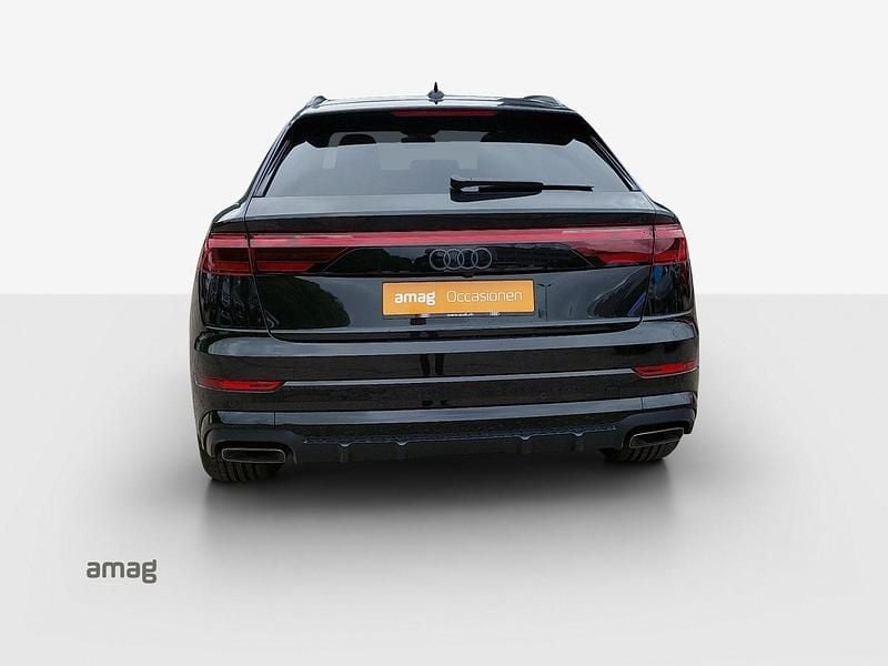 Gebraucht Audi Q8 Ambiente 394 PS (289 kW) 2024 Mythosschwarz metallic SUV