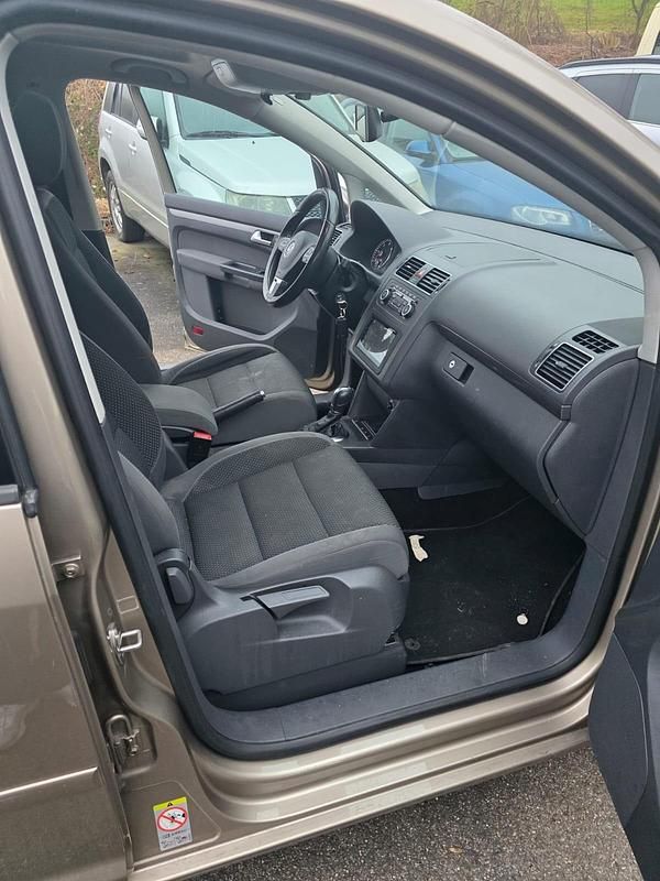 Gebraucht VW Touran Comfortline 140 PS (102 kW) 2012 Van / Kleinbus