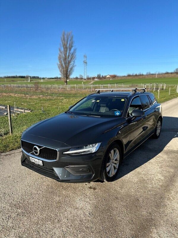 Gebraucht 2019 Volvo V60 Momentum Kombi | CHF 25’900 (Etwas zu teuer) - Bild 1/4