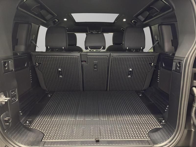 Neu Land Rover Defender SE Dynamic 249 PS (183 kW) 2025 Grün SUV