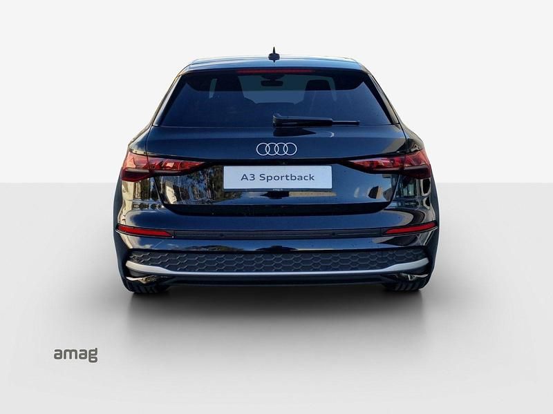 Gebraucht Audi A3 Attraction 150 PS (110 kW) 2025 Mythosschwarz metallic Limousine