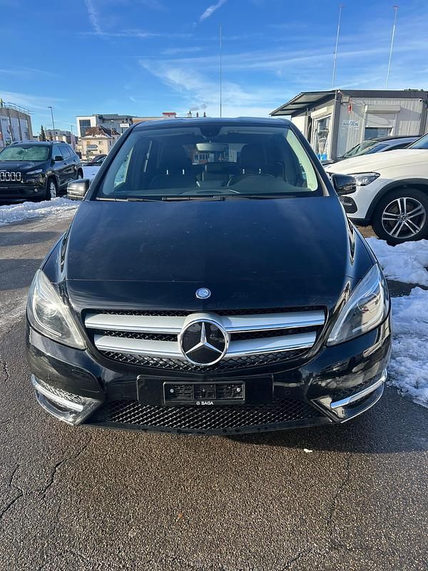 Gebraucht Mercedes B220 184 PS (135 kW) 2014 Van / Kleinbus