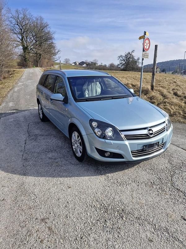 Gebraucht Opel Astra 140 PS (102 kW) 2009