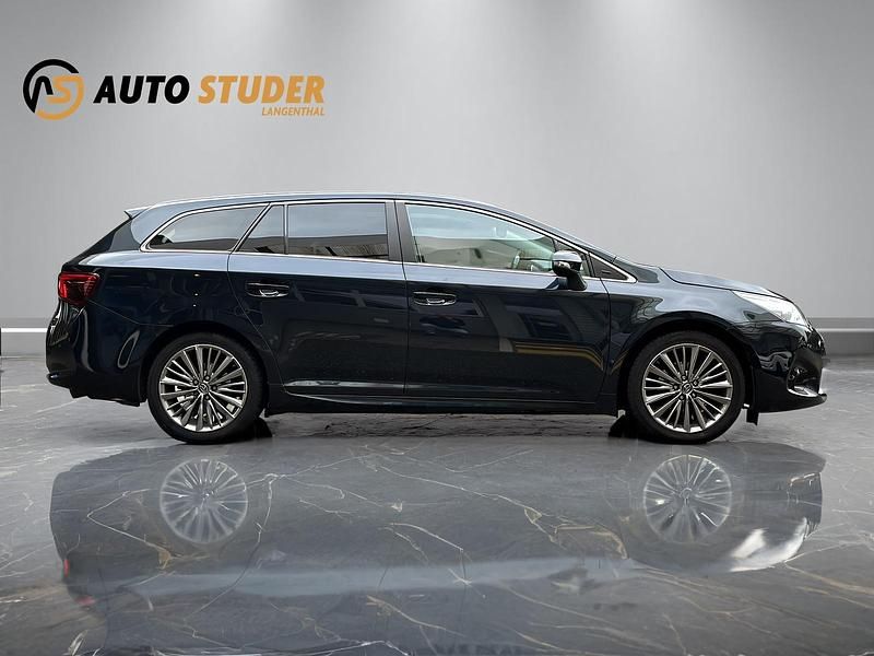 Gebraucht Toyota Avensis Premium 152 PS (111 kW) 2015 Kombi
