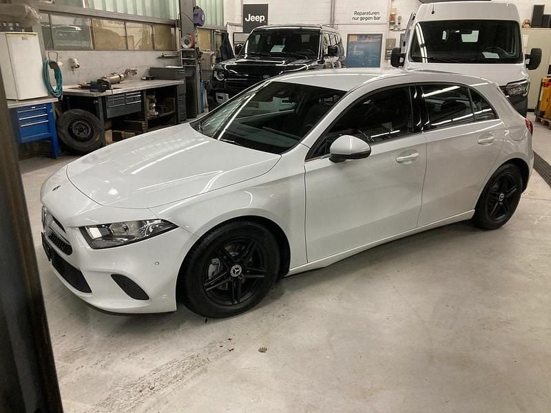 Gebraucht Mercedes A200 150 PS (110 kW) 2022 Limousine