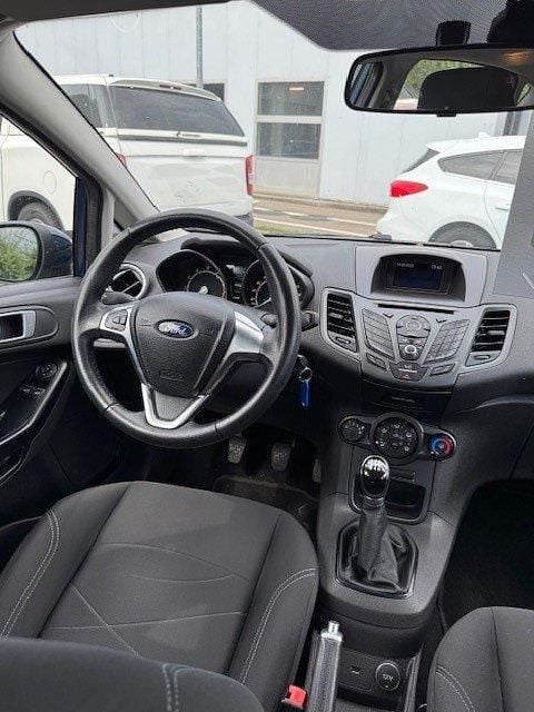 Gebraucht Ford Fiesta 80 PS (58 kW) 2016 Blau Kleinwagen