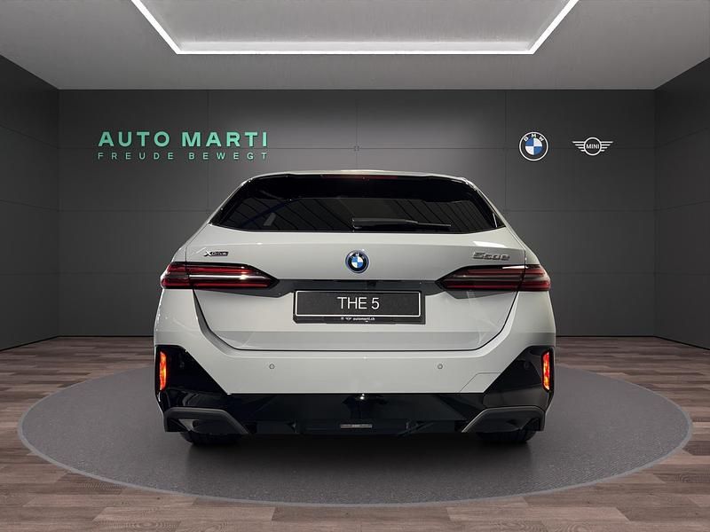 Gebraucht BMW 550e Comfort Edition 489 PS (359 kW) 2025 Grau Kombi