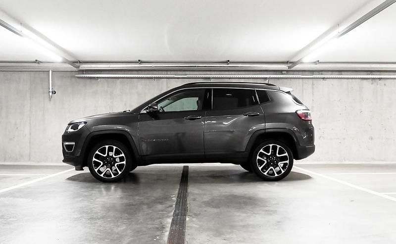Gebraucht Jeep Compass Limited 170 PS (125 kW) 2020 Grau SUV