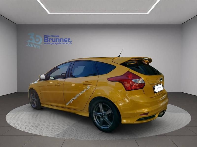Gebraucht Ford Focus ST 250 PS (183 kW) 2014 Gelb Limousine