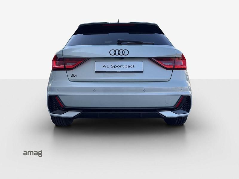 Neu Audi A1 Sportback Attraction 115 PS (84 kW) 2026 Navarrablau metallic  mythosschwarz metallic Kleinwagen