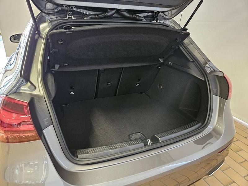 Gebraucht Mercedes A220 AMG line 190 PS (139 kW) 2025 Grau Limousine