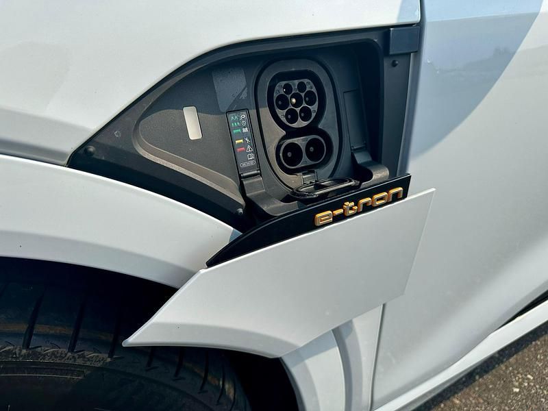 Gebraucht Audi e-tron Advanced 264 kW (360 PS) 2019 Weiss SUV