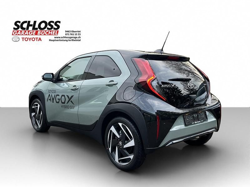Neu Toyota Aygo X Style 116 PS (85 kW) 2025 Grün SUV