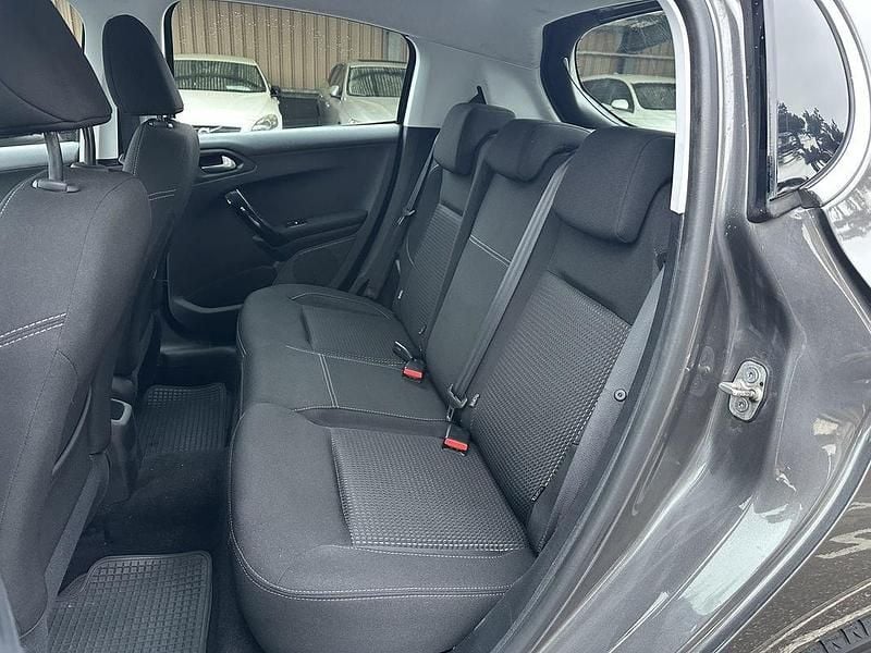 Gebraucht Peugeot 208 Allure 110 PS (80 kW) 2018 Kleinwagen