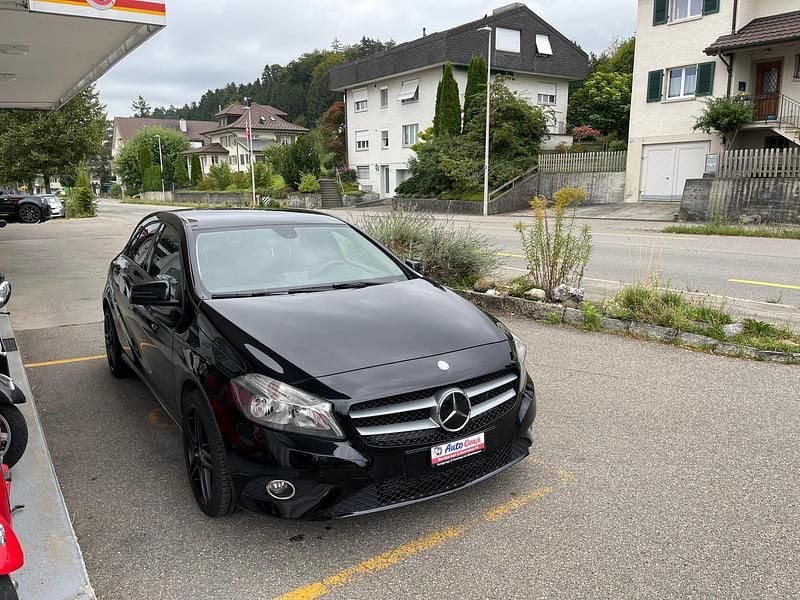 Gebraucht Mercedes A200 136 PS (100 kW) 2015 Limousine