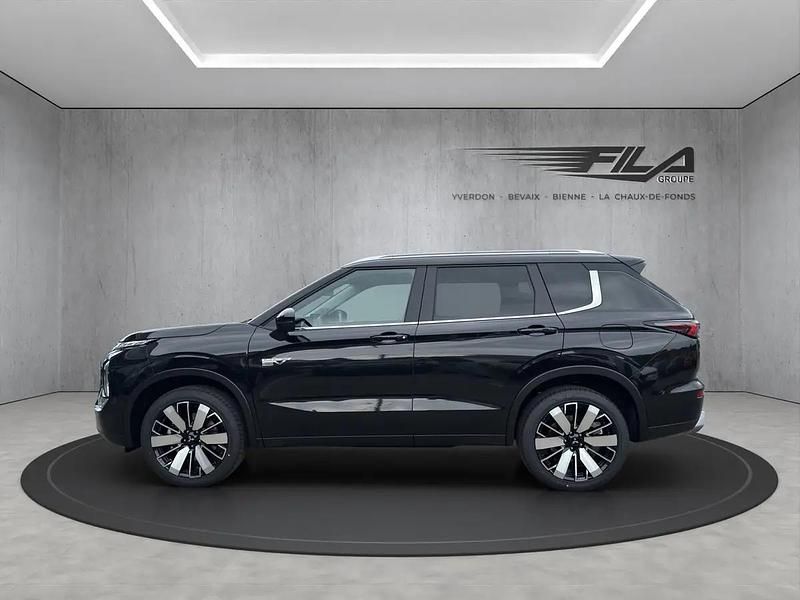 Neu Mitsubishi Outlander P-HEV Intense 306 PS (225 kW) 2025 Schwarz