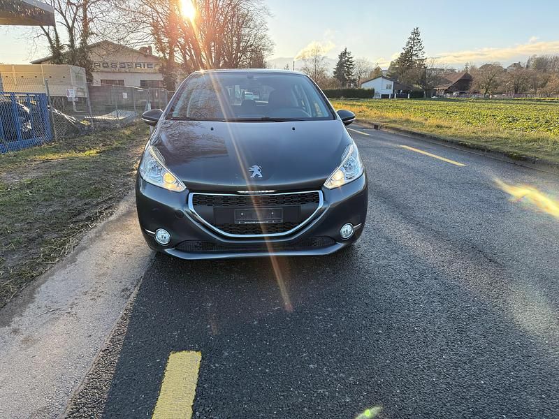 Gebraucht Peugeot 208 Active 95 PS (69 kW) 2013 Kleinwagen