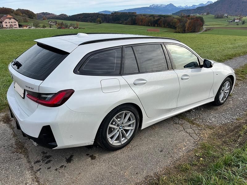 Gebraucht BMW 330 M Sport 245 PS (180 kW) 2024 Kombi