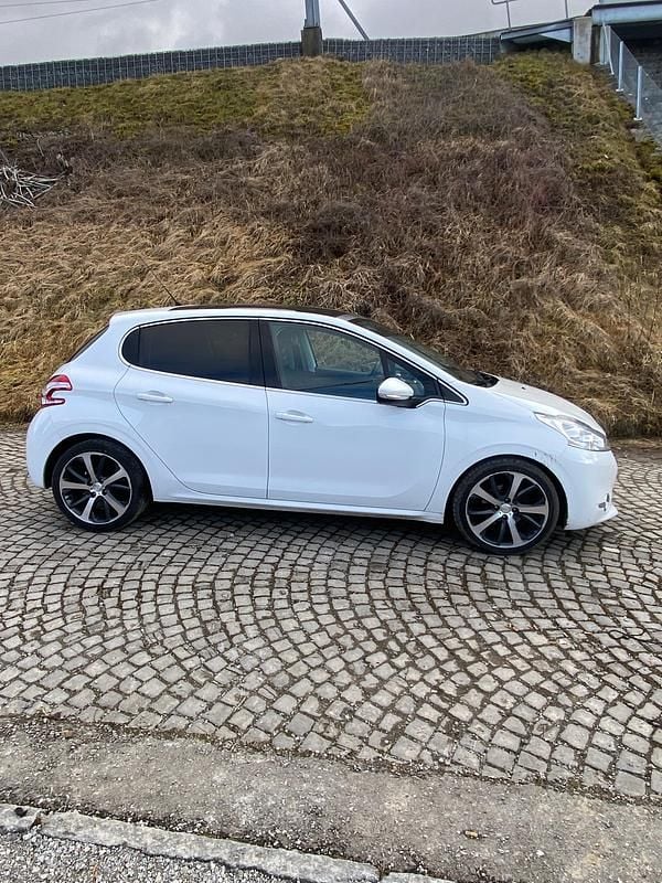 Gebraucht Peugeot 208 120 PS (88 kW) 2013 Kleinwagen