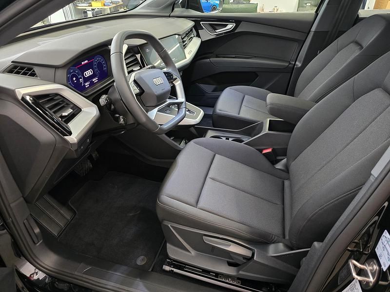 Gebraucht Audi Q4 e-tron Comfort 125 kW (170 PS) 2023 Schwarz SUV
