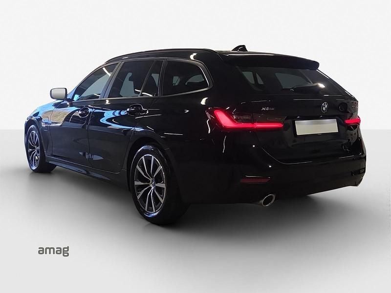 Gebraucht BMW 330e 292 PS (214 kW) 2023 Kombi