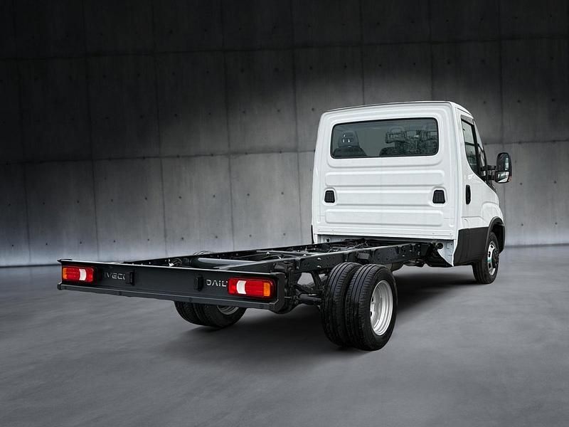 Gebraucht Iveco Daily 155 PS (114 kW) 2024 Weiss Abholung